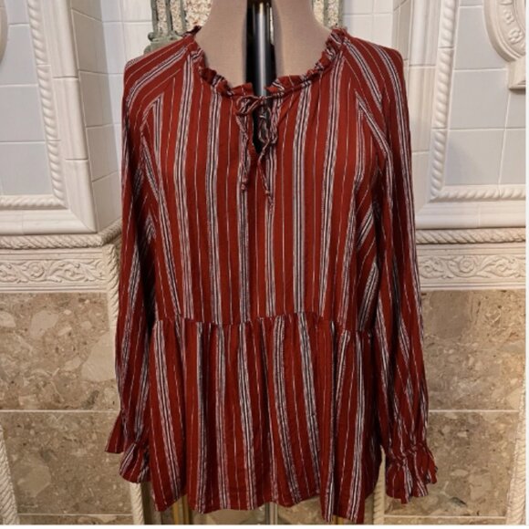 Wonderly. Sz 2X. Reddish Brown. Wrist elastic ruffle. Tie neck. Rayon. B123 - Picture 1 of 6